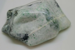 糸魚川産　翡翠原石
