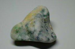 糸魚川産　翡翠原石　
