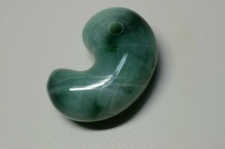 糸魚川産　勾玉　32mm