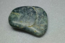 糸魚川産　翡翠原石