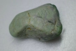 糸魚川産　翡翠原石