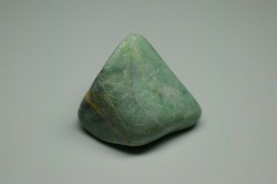 糸魚川産　翡翠原石