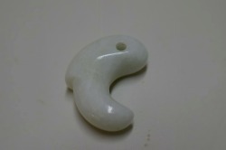 糸魚川産　翡翠　勾玉