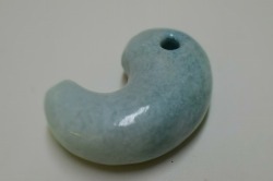 糸魚川産　翡翠　勾玉