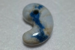 糸魚川産　翡翠の原石　勾玉
