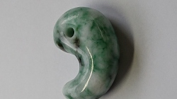 糸魚川産　勾玉 41mm