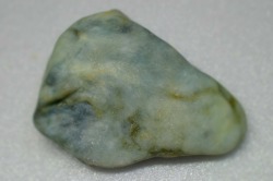 糸魚川産　翡翠原石