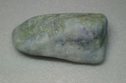 糸魚川産　ラベンダー原石　
