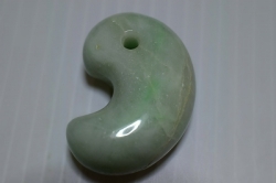 糸魚川産　翡翠勾玉