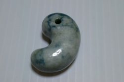 糸魚川産　翡翠勾玉