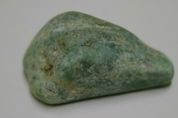 糸魚川産　翡翠原石　