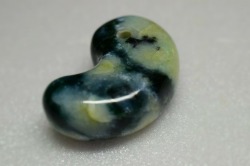糸魚川産　勾玉  34mm