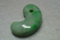 糸魚川産　勾玉 40mm