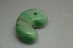 糸魚川産　勾玉　32mm