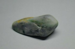 糸魚川産　翡翠原石