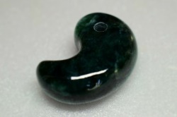 糸魚川産　勾玉 34mm