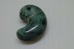 糸魚川産　勾玉 39mm