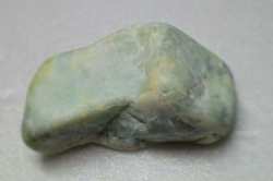 糸魚川産 翡翠　原石