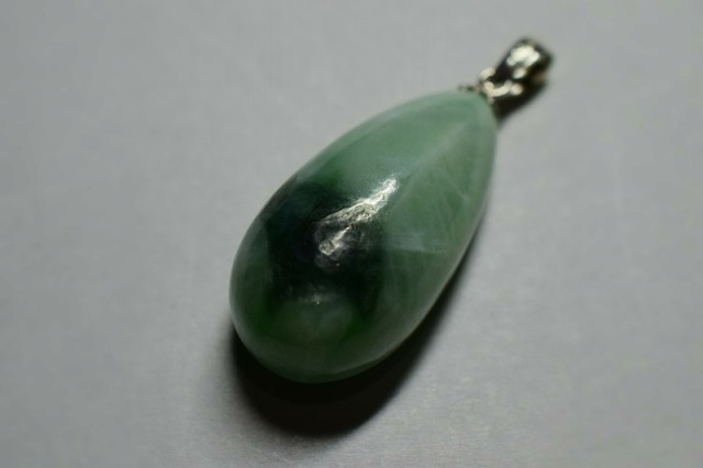 糸魚川ヒスイのSILVERペンダント（28.97ct） - 糸魚川翡翠と稀少