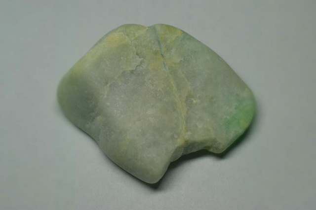 糸魚川産]翡翠原石 - 埼玉県吉川市の天然石専門店・水晶