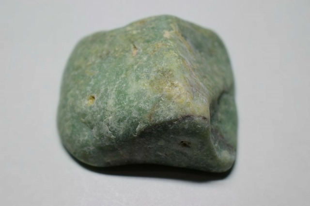翡翠 原石 白緑 281g 翡翠 ヒスイ 翡翠原石 原石 鉱物 鑑賞石 自然石