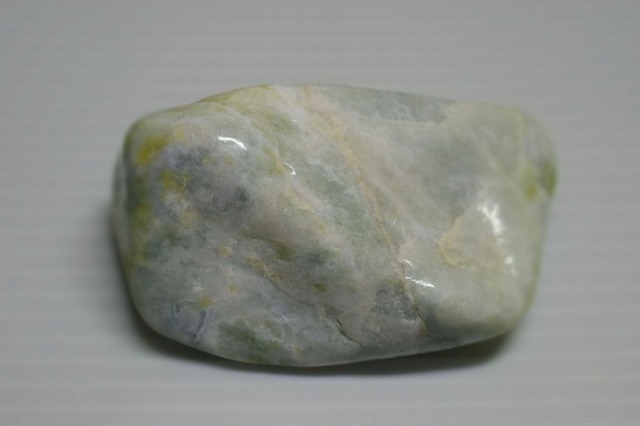 糸魚川翡翠原石 363g 糸魚川産 翡翠原石