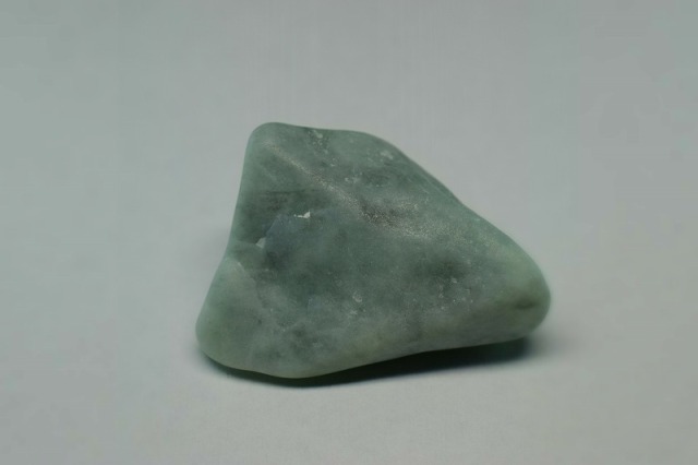 糸魚川翡翠　原石 糸魚川産]翡翠原石 - 埼玉県吉川市の天然石専門店・水晶