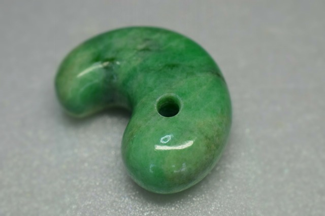 糸魚川産 翡翠 勾玉