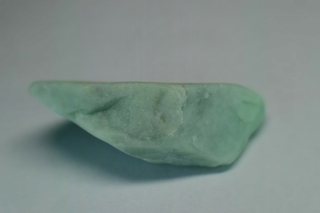 楽天市場】糸魚川翡翠原石 G00300 120mm*94mm*41mm : 糸魚川