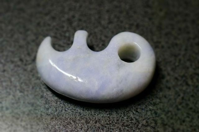 糸魚川産翡翠 勾玉(獣型) 36mm