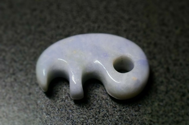 糸魚川産翡翠 勾玉(獣型) 36mm