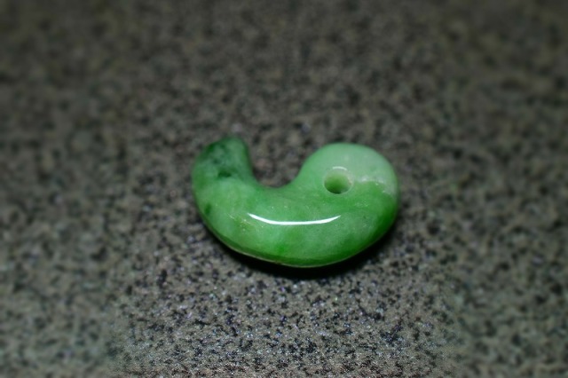 糸魚川産翡翠 勾玉 19mm
