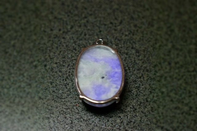 糸魚川　ヒスイ　薄紫色オーバル型ペンダント 糸魚川産 ペンダントトップ