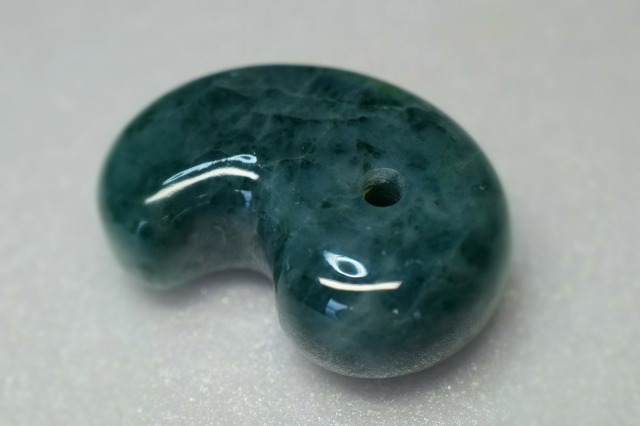 糸魚川産 コン沢 勾玉