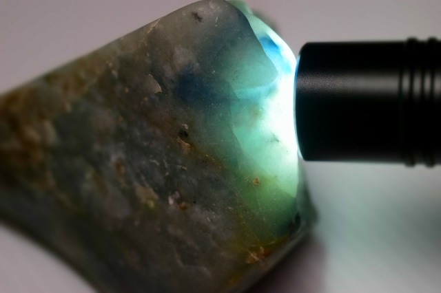 糸魚川産 翡翠原石 青