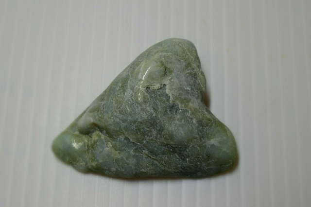 ひすい 楽天市場】糸魚川翡翠原石 G00913 98mm*70mm*41mm 糸魚川 ひすい