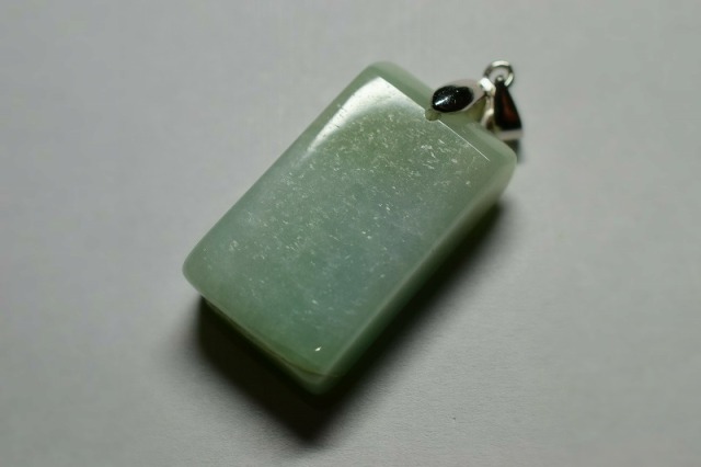 糸魚川ヒスイのペンダントヘッド 糸魚川ヒスイのSILVERペンダント（28.97ct） - 糸魚川翡翠と稀少