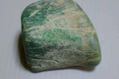 糸魚川産 翡翠原石 緑