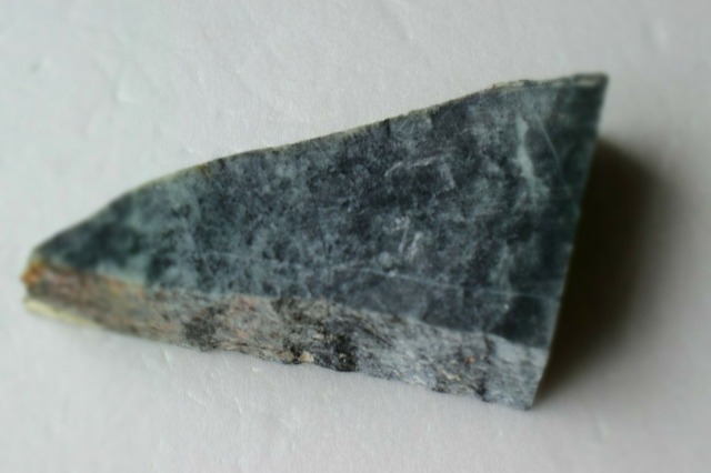 糸魚川産 黒 翡翠原石 板