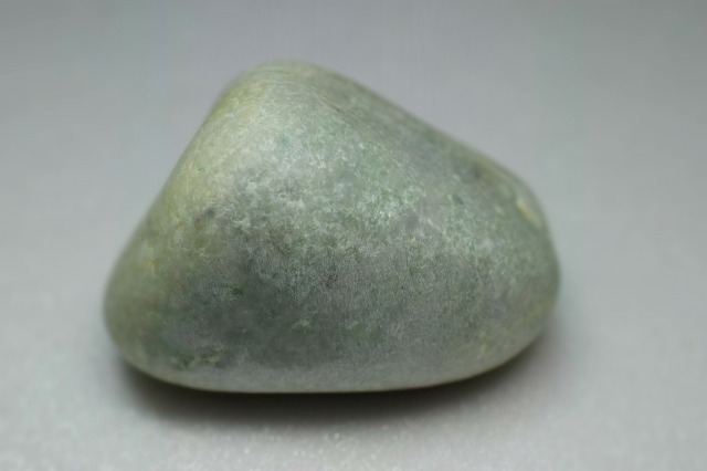 ゆ*ん様 1200g超え 糸魚川 翡翠 海石 灰色 緑 ゆ*ん様