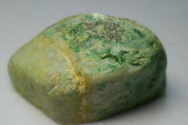 糸魚川翡翠　大きめ海石563g　白地に鮮やかな緑 糸魚川翡翠 大きめ海石563g 白地に鮮やかな緑 糸魚川翡翠 大きめ