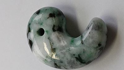 糸魚川翡翠　勾玉　大玉 糸魚川翡翠 大勾玉 45mm