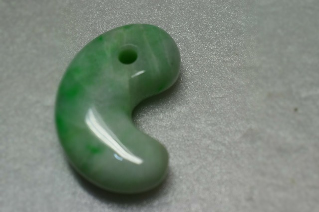 糸魚川産 勾玉 40mm