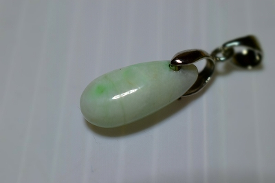 値下げ　翡翠.鼈甲ペンダントトップ【18K】 北海道 新潟県 翡翠 天然石アクセサリー