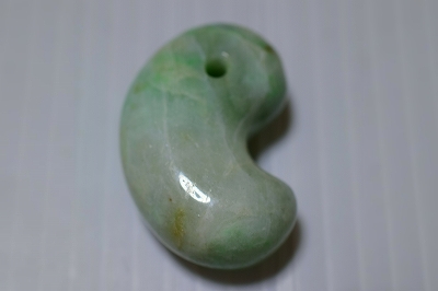 糸魚川産　翡翠　勾玉