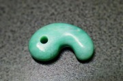 糸魚川産海石　勾玉　27mm