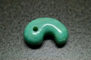 糸魚川産海石　勾玉　28mm