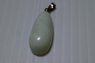 糸魚川産　翡翠　ペンダントトップ