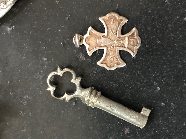 フランスアンティーク　プティキー＆シルバーメダイペア