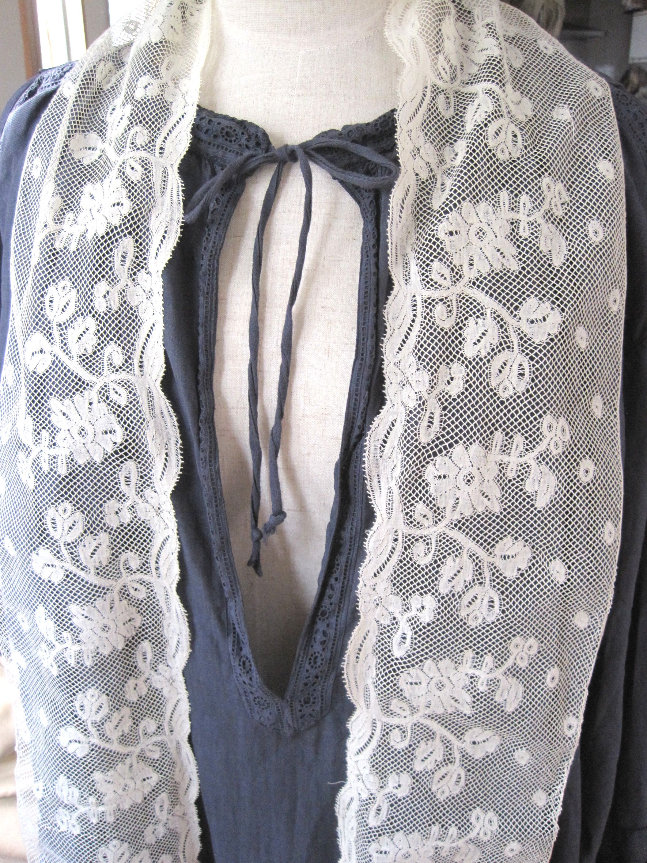 フランスアンティーク　幅広ヴァレンシエンヌレース 花柄　４４０ｃｍ